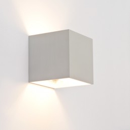 Showroommodel design wandlamp vierkant alu 